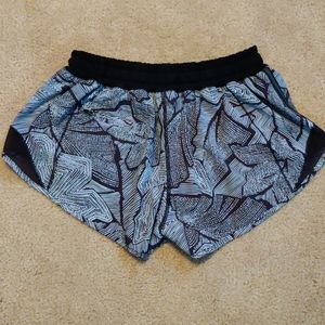 Lululemon hotty hot shorts size 6